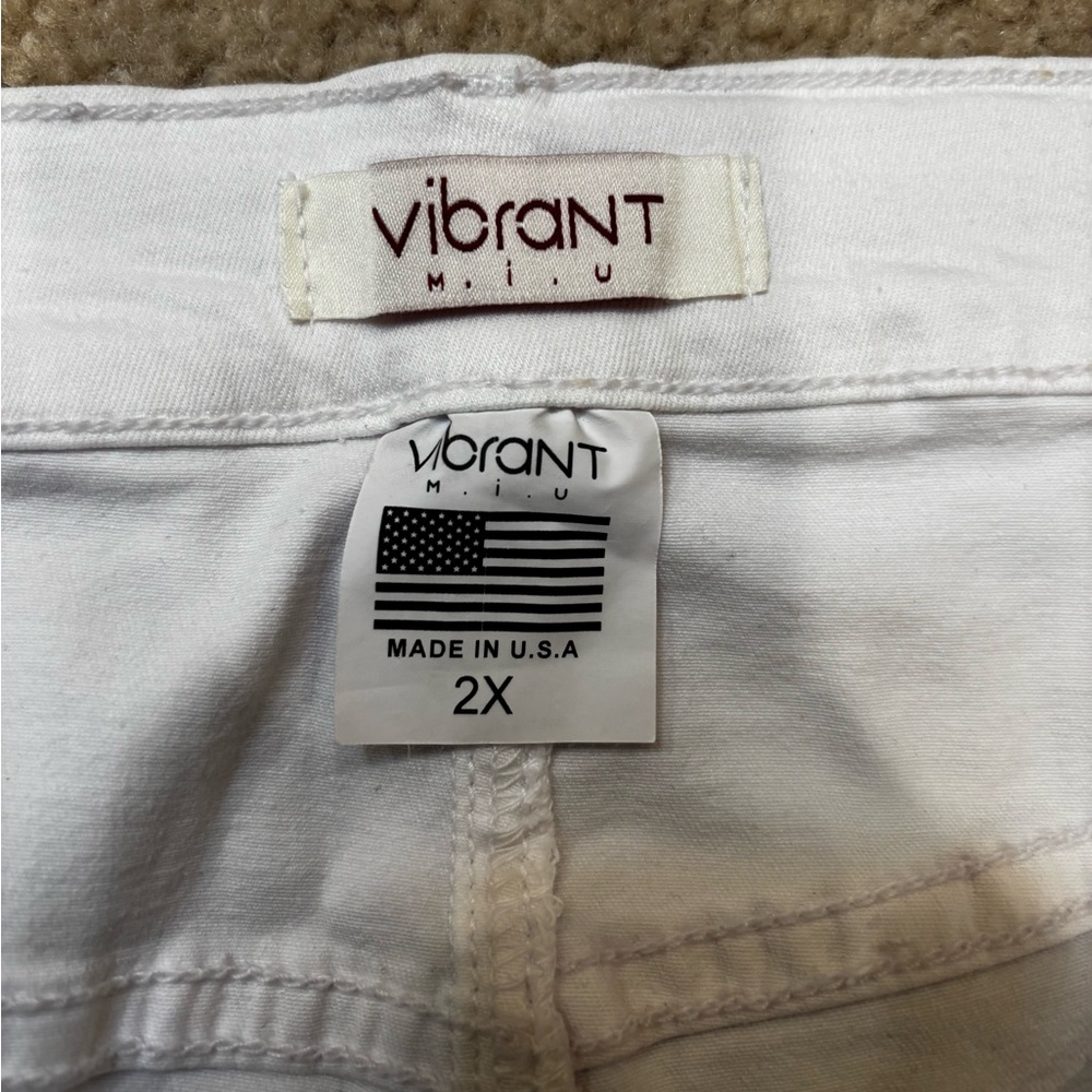 Vibrant M.I.U Plus 2X Women’s White Distressed Knee High Waisted Skinny Jeans - Picture 10 of 14